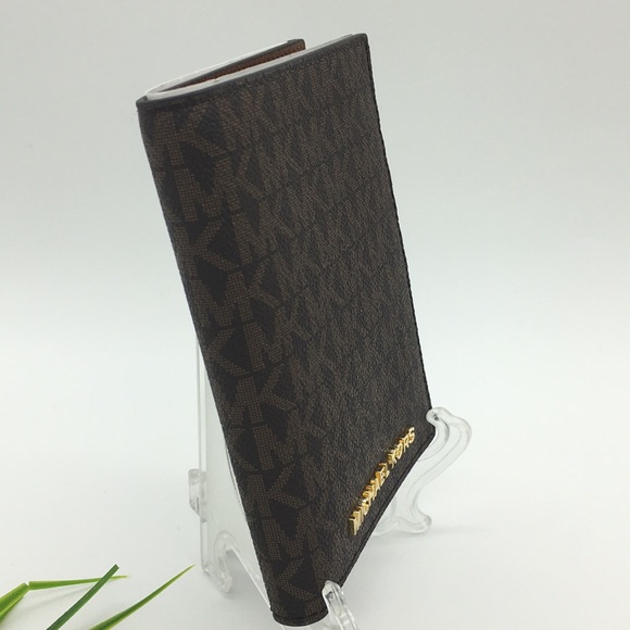 Michael Kors Jet Set Travel MD Passport Case Brown - Picture 3 of 8